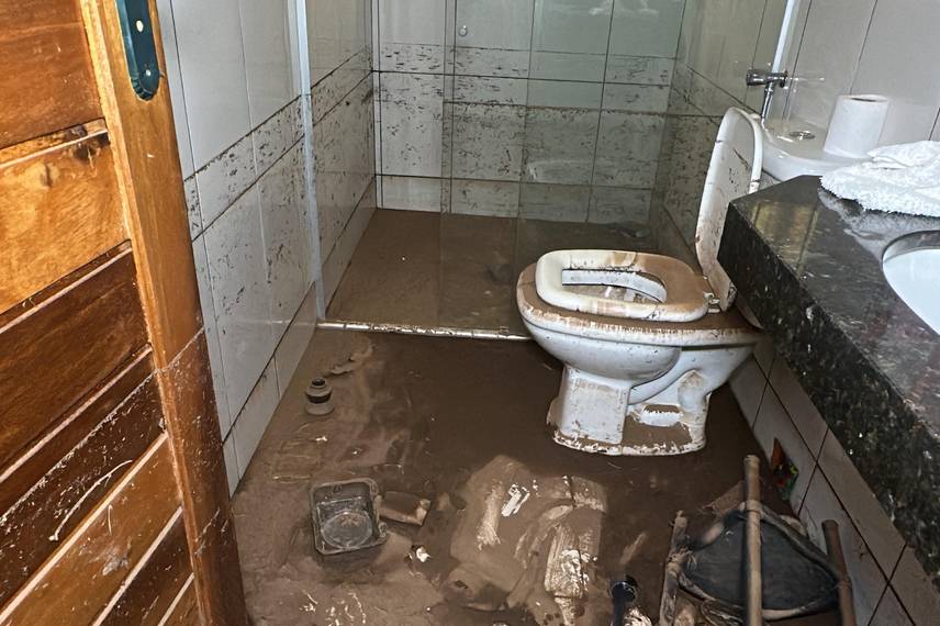 Casas atingidas por enchente em Picos correm risco de desabamento Casas atingidas por enchente em Picos correm risco de desabamento
