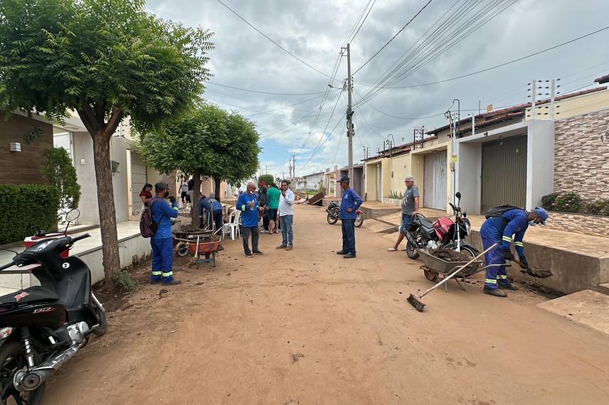 Casas atingidas por enchente em Picos correm risco de desabamento Casas atingidas por enchente em Picos correm risco de desabamento
