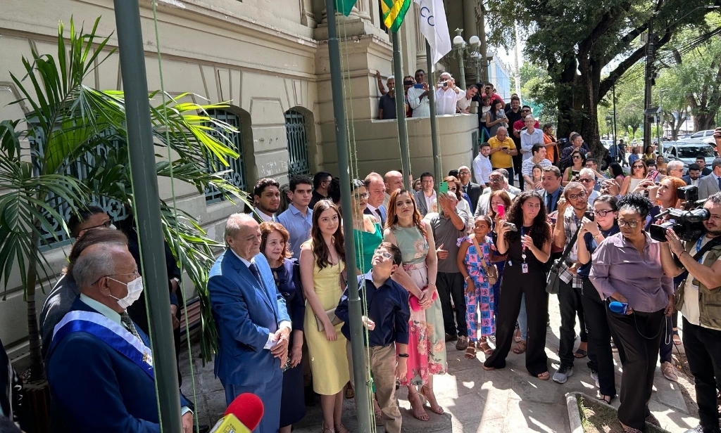 Dr. Pessoa transmite faixa de prefeito à Sílvio Mendes no Palácio da Cidade