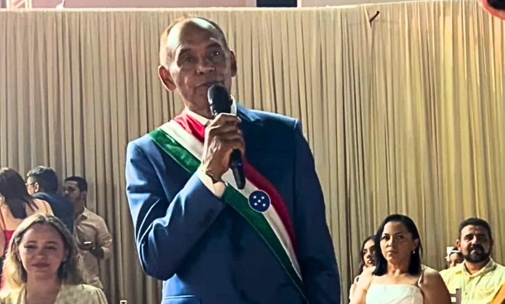 Dr. Zé Luis toma posse como prefeito de Baixa Grande do Ribeiro