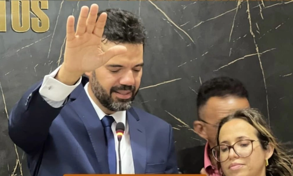 Evandro Abreu é empossado prefeito de Monsenhor Gil e destaca nova gestão