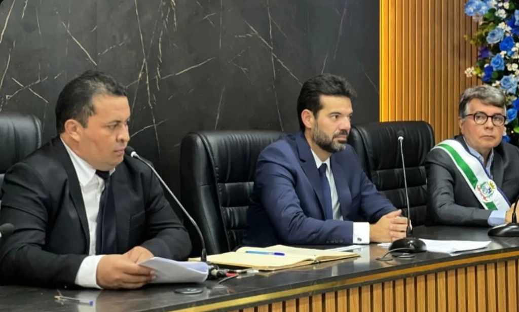 Evandro Abreu é empossado prefeito de Monsenhor Gil e destaca nova gestão