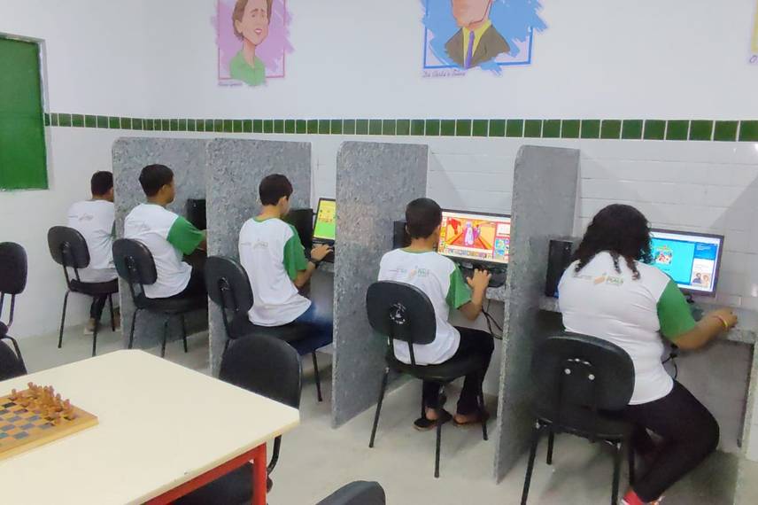 Governador entrega reforma e ampliação de escola na zona Norte de Teresina Governador entrega reforma e ampliação de escola na zona Norte de Teresina