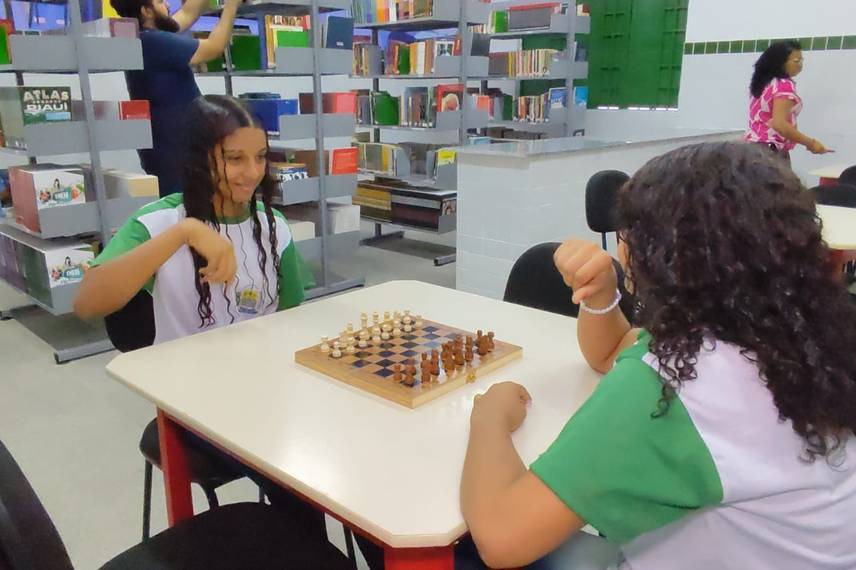 Governador entrega reforma e ampliação de escola na zona Norte de Teresina Governador entrega reforma e ampliação de escola na zona Norte de Teresina