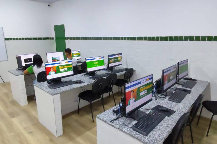 Governador entrega reforma e ampliação de escola na zona Norte de Teresina Governador entrega reforma e ampliação de escola na zona Norte de Teresina