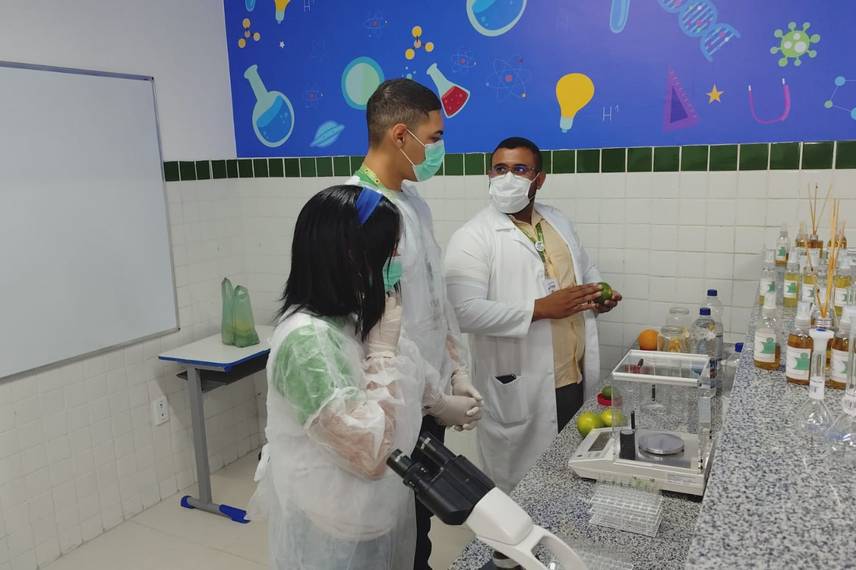 Governador entrega reforma e ampliação de escola na zona Norte de Teresina Governador entrega reforma e ampliação de escola na zona Norte de Teresina