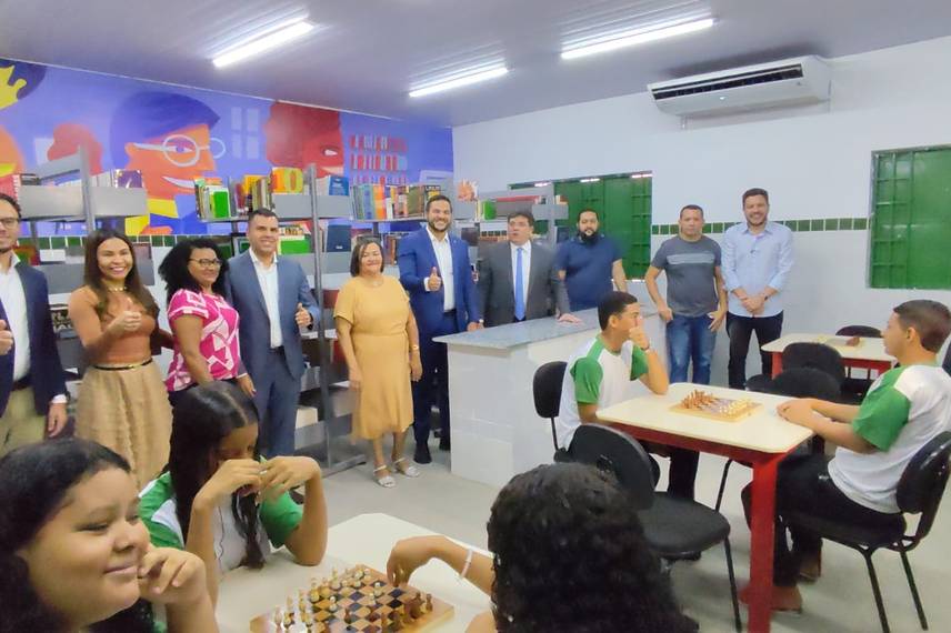 Governador entrega reforma e ampliação de escola na zona Norte de Teresina Governador entrega reforma e ampliação de escola na zona Norte de Teresina