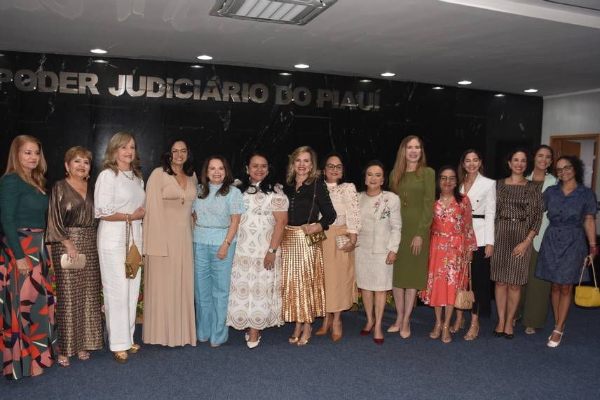 Juíza Keylla Ranyere assume presidência da AMAPI como a primeira mulher no cargo Juíza Keylla Ranyere assume presidência da AMAPI como a primeira mulher no cargo