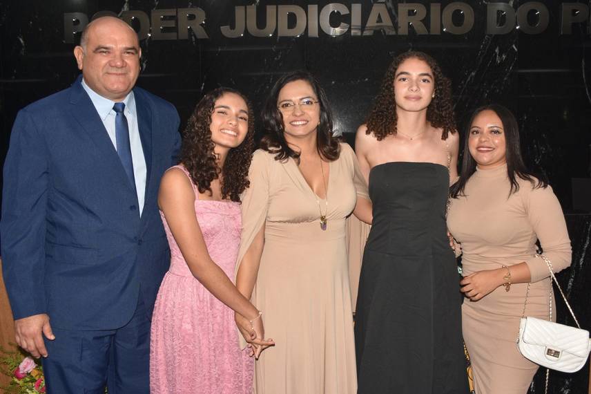 Juíza Keylla Ranyere assume presidência da AMAPI como a primeira mulher no cargo Juíza Keylla Ranyere assume presidência da AMAPI como a primeira mulher no cargo