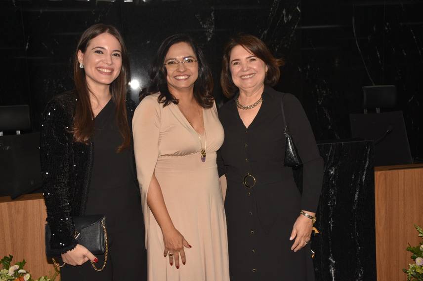 Juíza Keylla Ranyere assume presidência da AMAPI como a primeira mulher no cargo Juíza Keylla Ranyere assume presidência da AMAPI como a primeira mulher no cargo