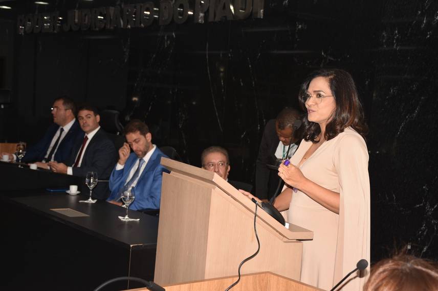 Juíza Keylla Ranyere assume presidência da AMAPI como a primeira mulher no cargo Juíza Keylla Ranyere assume presidência da AMAPI como a primeira mulher no cargo