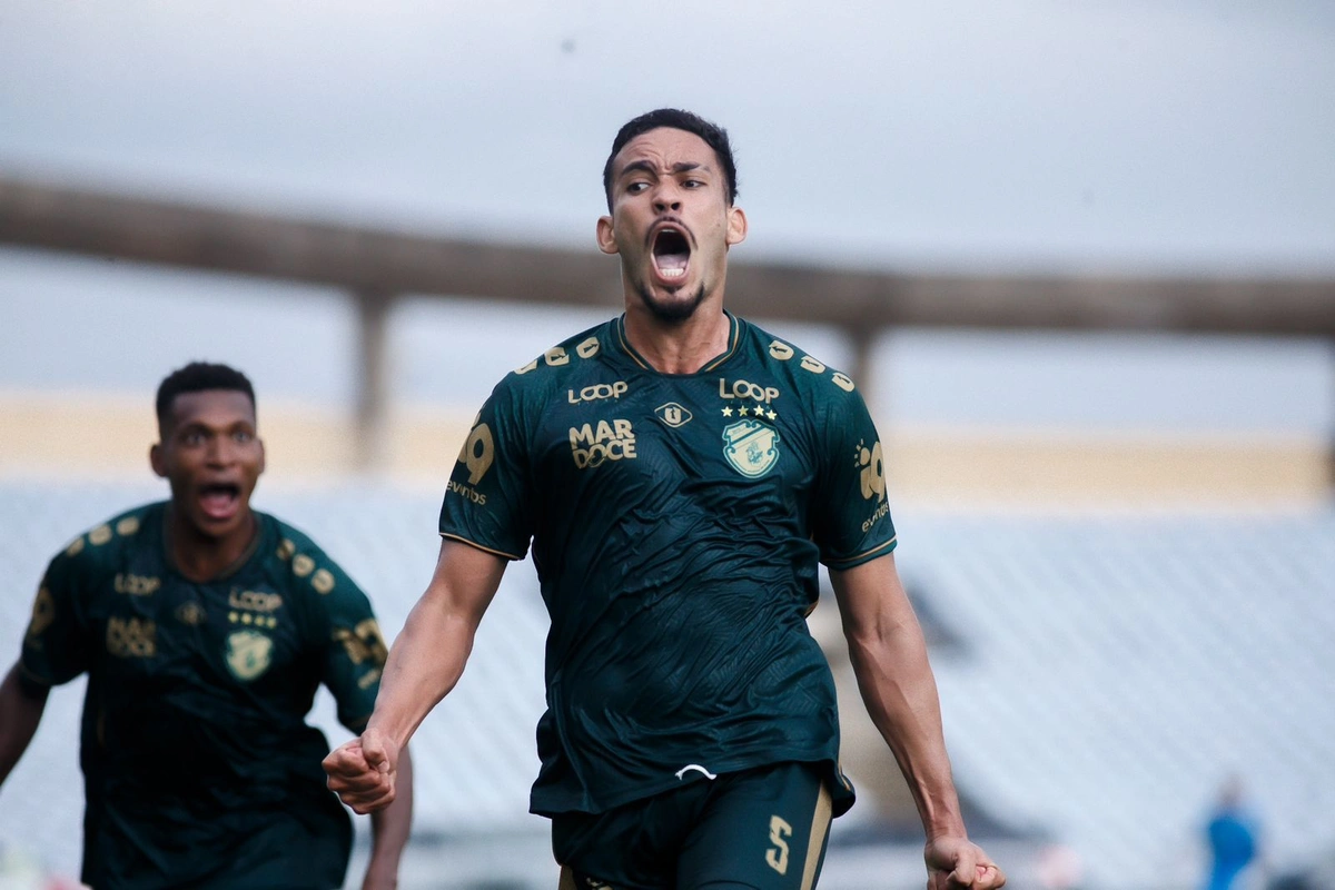 Lucas Reis marca duas vezes na vitória do Altos sobre o River