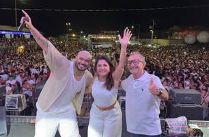 Maninha Fontenele celebra virada de ano com show na praia de Atalaia (Foto: Reprodução)