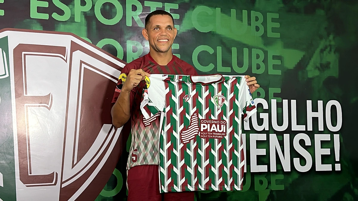 Nildo, zagueiro do Fluminense-PI