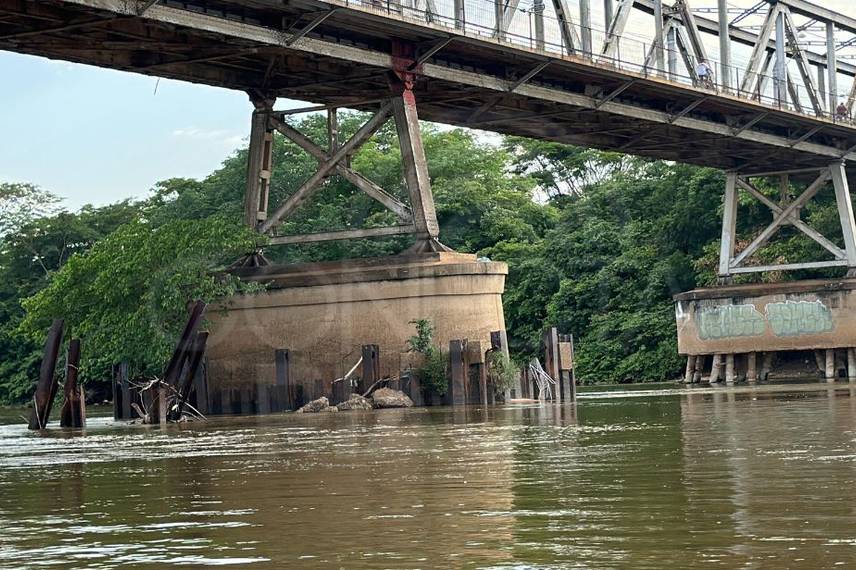 Ponte Metálica João Luís Ferreira, que conecta Teresina (PI) a Timon (MA) Ponte Metálica João Luís Ferreira, que conecta Teresina (PI) a Timon (MA)