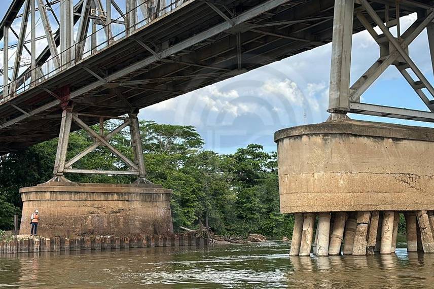 Ponte Metálica João Luís Ferreira, que conecta Teresina (PI) a Timon (MA) Ponte Metálica João Luís Ferreira, que conecta Teresina (PI) a Timon (MA)