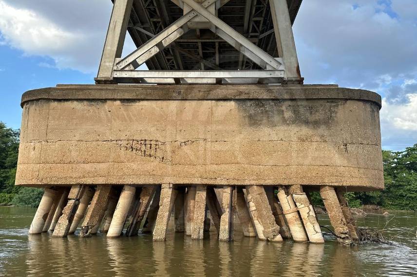 Ponte Metálica João Luís Ferreira, que conecta Teresina (PI) a Timon (MA) Ponte Metálica João Luís Ferreira, que conecta Teresina (PI) a Timon (MA)