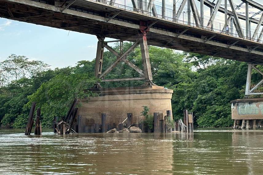 Ponte Metálica João Luís Ferreira, que conecta Teresina (PI) a Timon (MA) Ponte Metálica João Luís Ferreira, que conecta Teresina (PI) a Timon (MA)