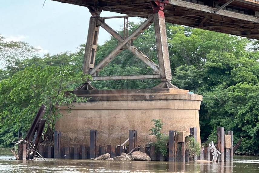 Ponte Metálica João Luís Ferreira, que conecta Teresina (PI) a Timon (MA) Ponte Metálica João Luís Ferreira, que conecta Teresina (PI) a Timon (MA)