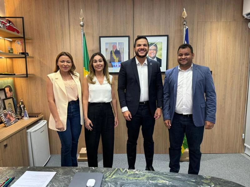 Prefeito de Geminiano e secretária de Educação participam de reunião na Seduc em Teresina