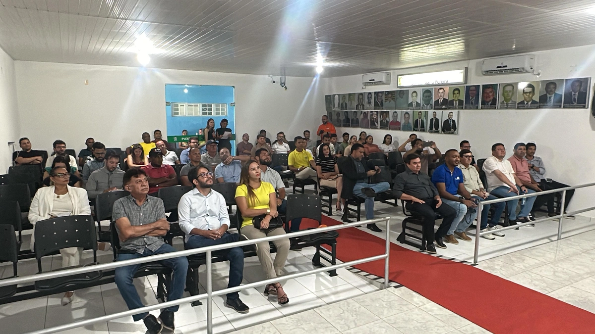 Prefeito de Paulistana realiza audiência pública para tratar da coleta de resíduos