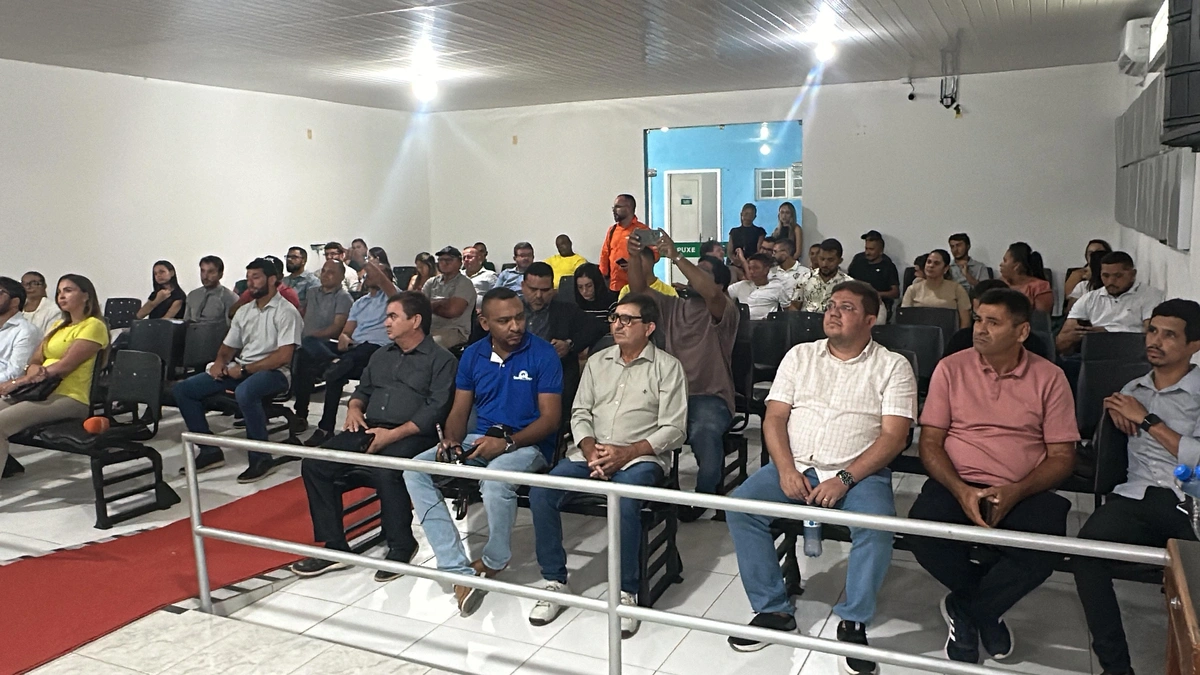 Prefeito de Paulistana realiza audiência pública para tratar da coleta de resíduos