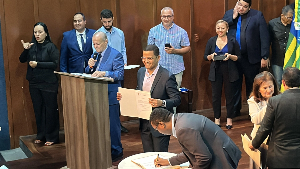 Prefeito Sílvio Mendes dá posse aos novos secretários municipais em Teresina