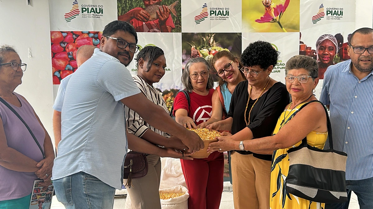 SAF realiza distribuição de sementes crioulas para agricultores familiares