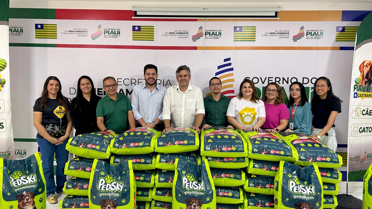 Semarh realiza doação de 5 toneladas de ração para causa animal de Picos