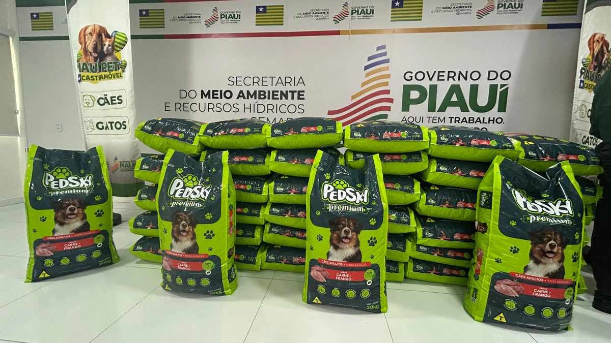 Semarh realiza doação de 5 toneladas de ração para causa animal de Picos