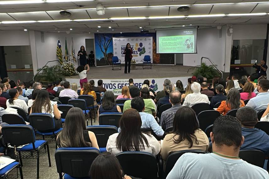TCE-PI realiza seminário para treinamento dos novos gestores municipais TCE-PI realiza seminário para treinamento dos novos gestores municipais