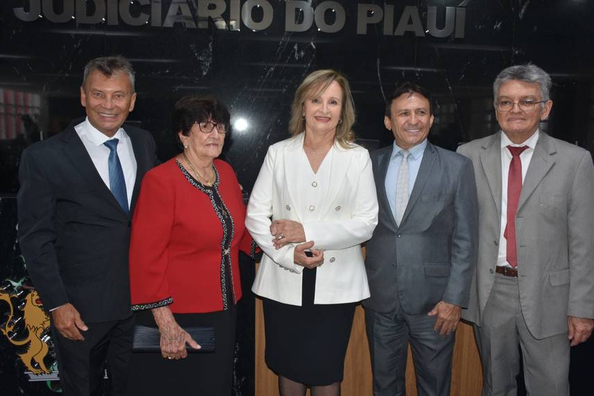 Valdênia Moura assume como juíza substituta no TJ-PI Valdênia Moura assume como juíza substituta no TJ-PI