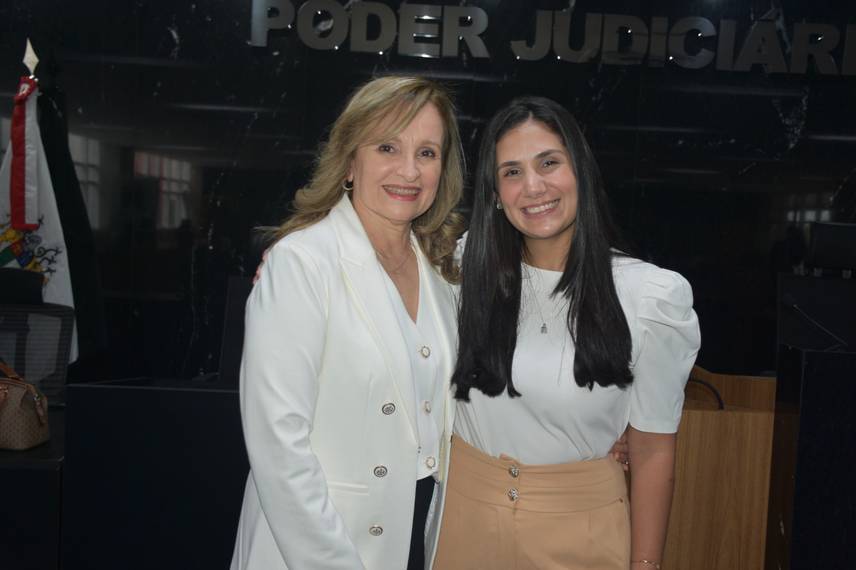 Valdênia Moura assume como juíza substituta no TJ-PI Valdênia Moura assume como juíza substituta no TJ-PI