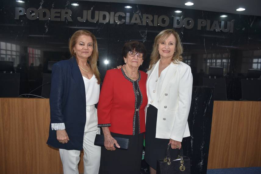 Valdênia Moura assume como juíza substituta no TJ-PI Valdênia Moura assume como juíza substituta no TJ-PI