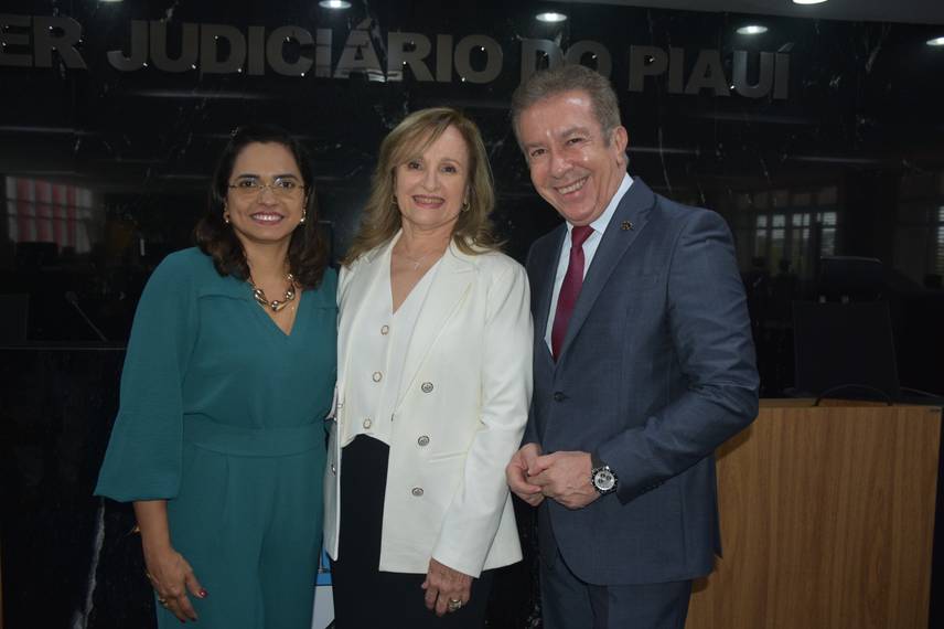 Valdênia Moura assume como juíza substituta no TJ-PI Valdênia Moura assume como juíza substituta no TJ-PI