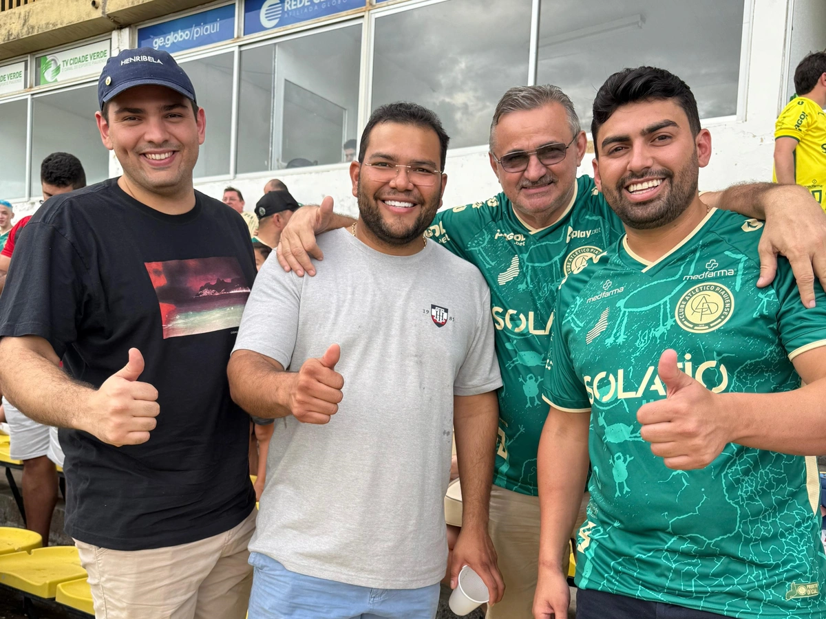 Vereadores prestigiam jogo entre Fluminense-PI e Atlético-PI e torcem pelo galo
