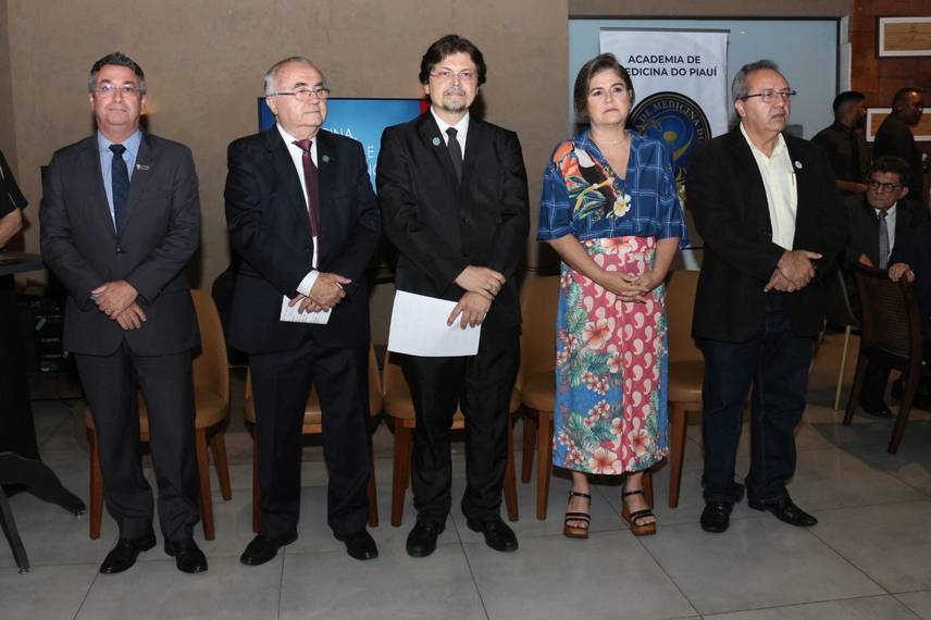 Academia de Medicina do Piauí realiza cerimônia de posse em noite prestigiada Academia de Medicina do Piauí realiza cerimônia de posse em noite prestigiada