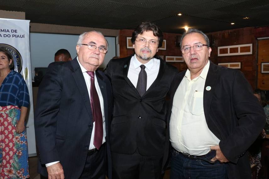 Academia de Medicina do Piauí realiza cerimônia de posse em noite prestigiada Academia de Medicina do Piauí realiza cerimônia de posse em noite prestigiada