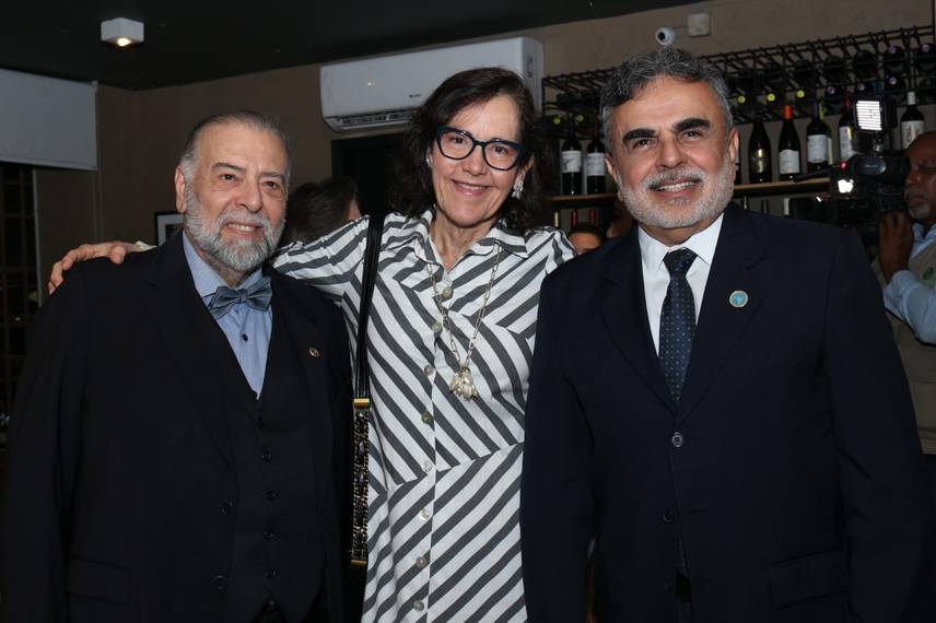 Academia de Medicina do Piauí realiza cerimônia de posse em noite prestigiada Academia de Medicina do Piauí realiza cerimônia de posse em noite prestigiada