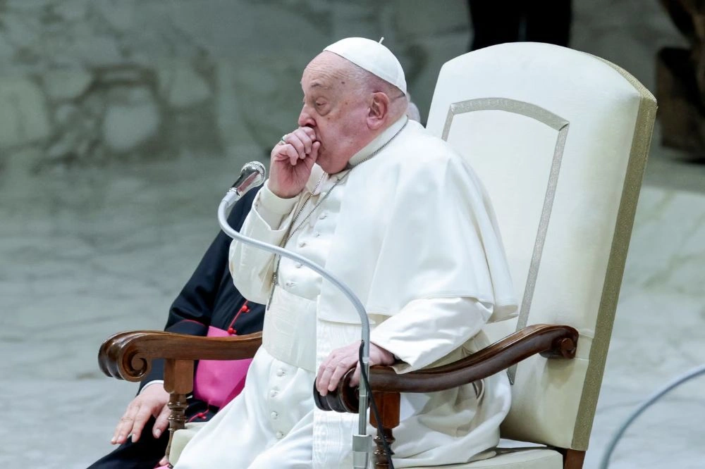 Após crise respiratória, Papa Francisco recebe transfusão de sangue