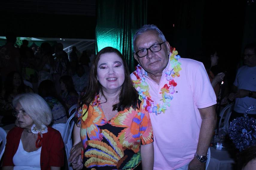 Baile do Hawaii anima foliões no Iate Clube de Teresina Baile do Hawaii anima foliões no Iate Clube de Teresina