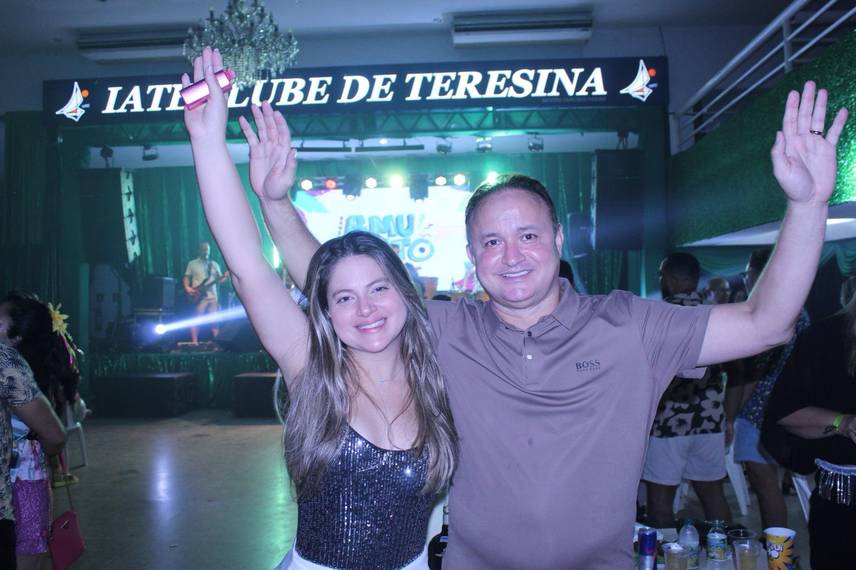 Baile do Hawaii anima foliões no Iate Clube de Teresina Baile do Hawaii anima foliões no Iate Clube de Teresina