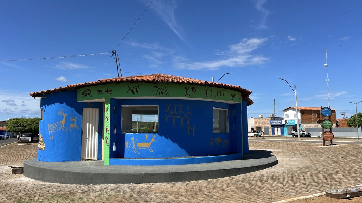 Coronel José Dias inaugura Centro de Apoio ao Turista com placa em três idiomas