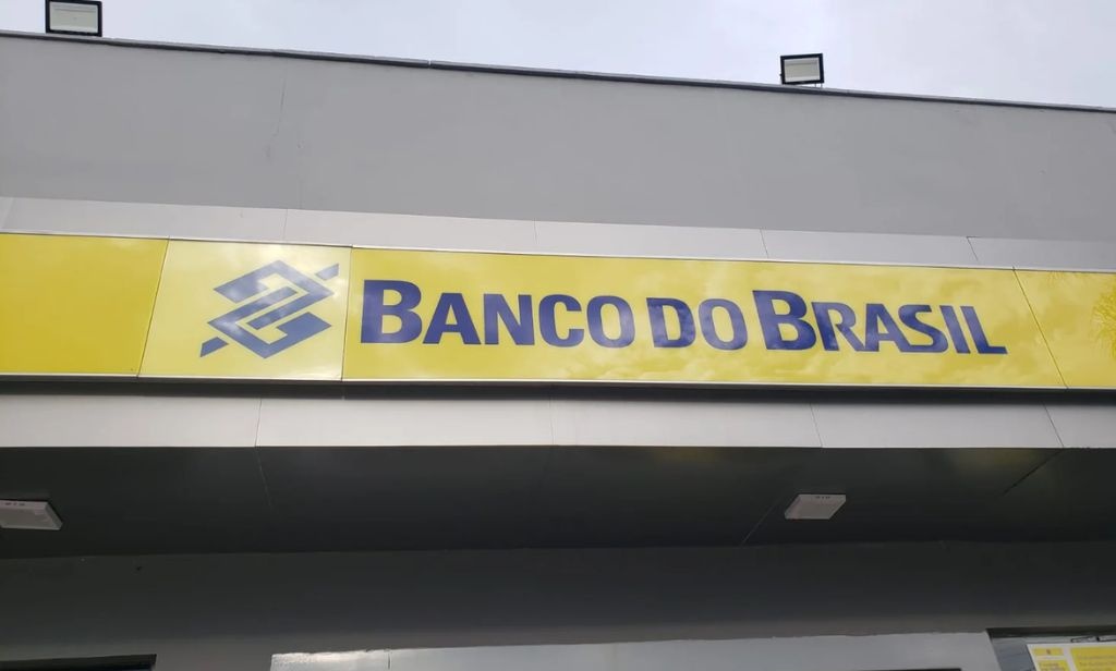 Criminosos roubam R$ 49 mil de vítima em frente ao Banco do Brasil em Teresina