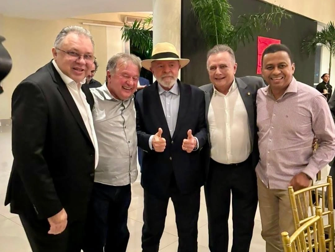 Deputados do Piauí dialogam com Lula durante posse do novo líder do PT na Câmara
