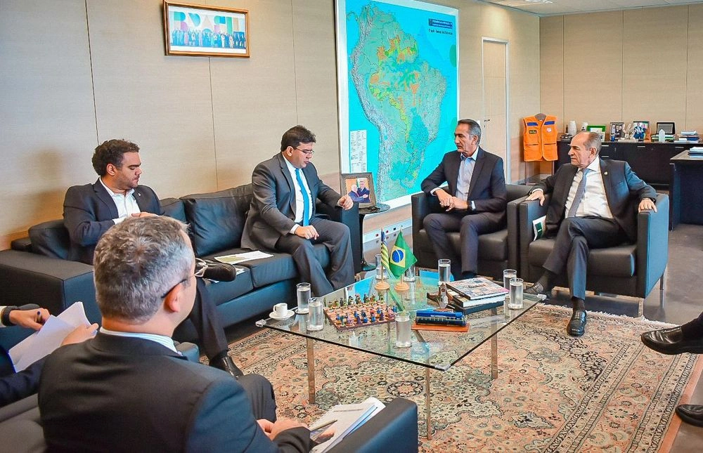 Governador discute obras do Novo PAC no Piauí com ministro Waldez Góes e o senador Marcelo Castro
