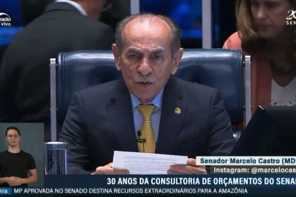 Marcelo Castro discursa durante abertura da sessão especial