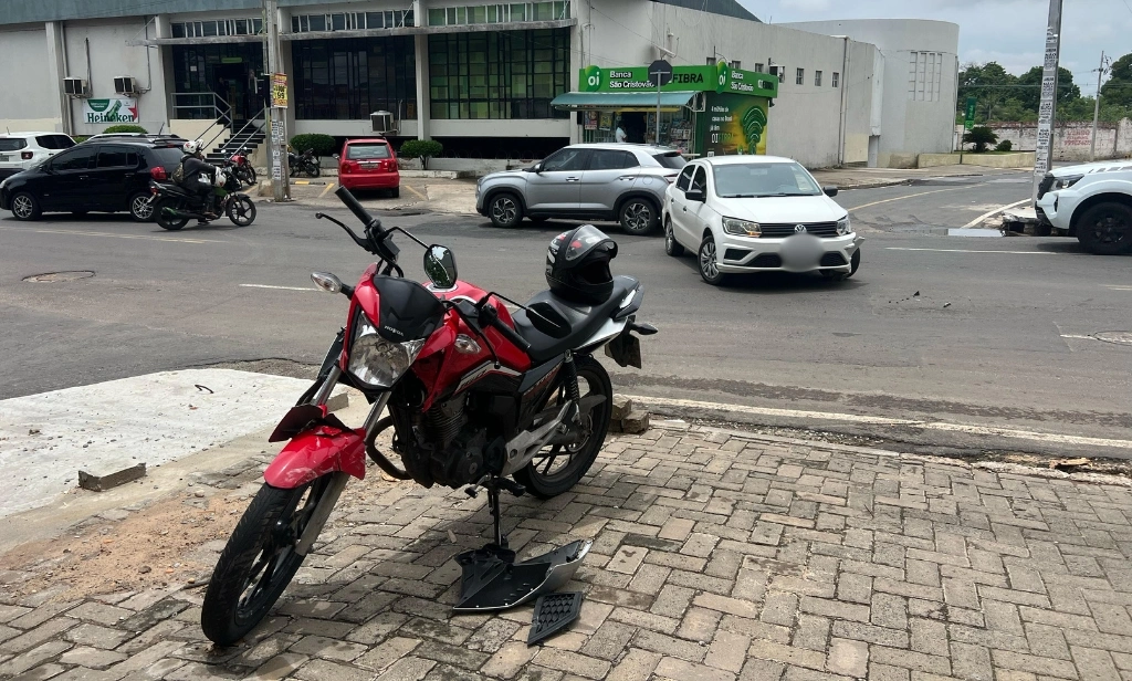 Novo acidente envolvendo carro e moto é registrado na avenida Homero, em Teresina