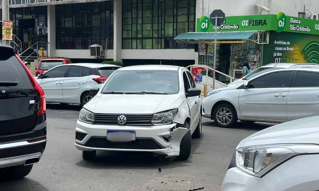 Novo acidente envolvendo carro e moto é registrado na avenida Homero, em Teresina