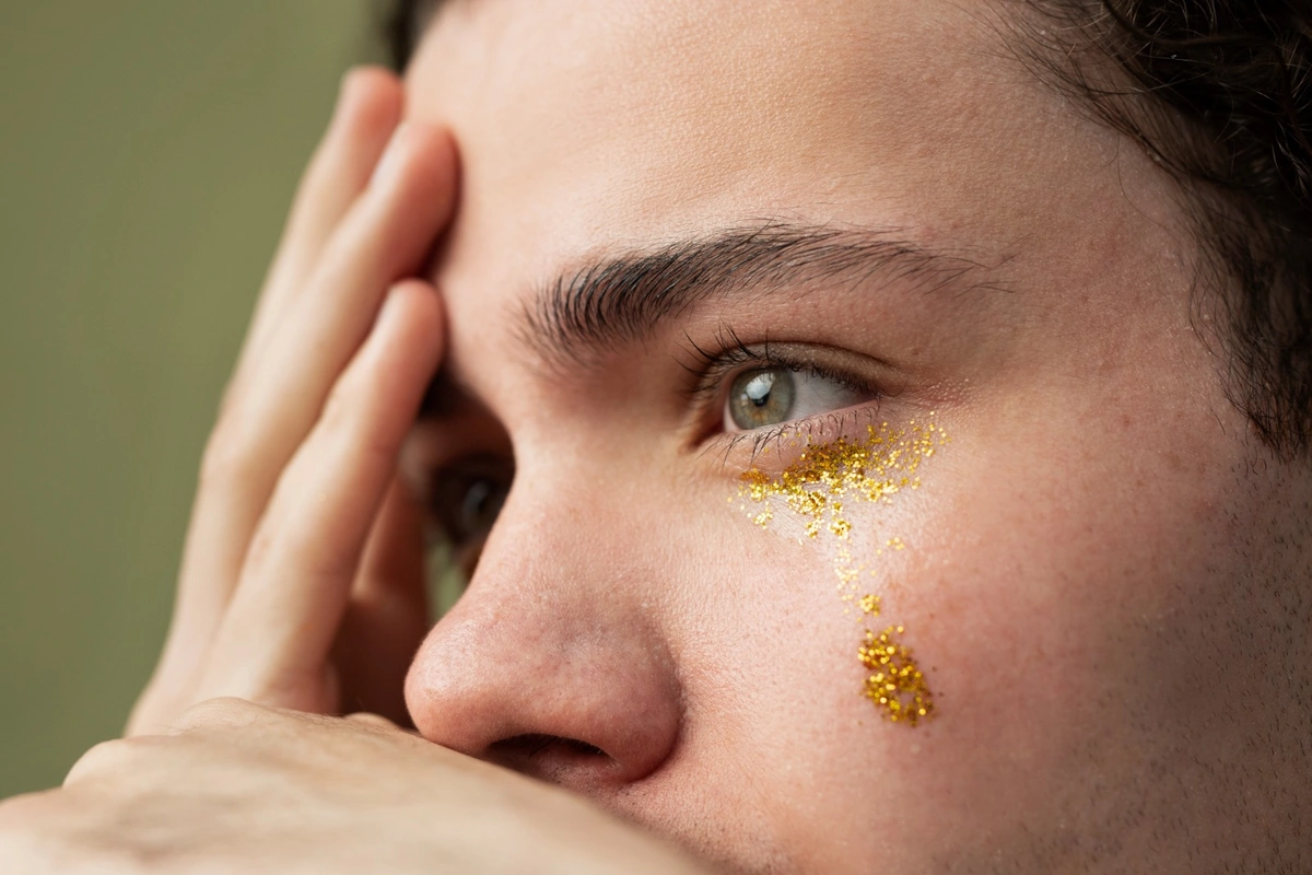 Oftalmologista orienta uso correto de glitter, purpurina e maquiagem no carnaval